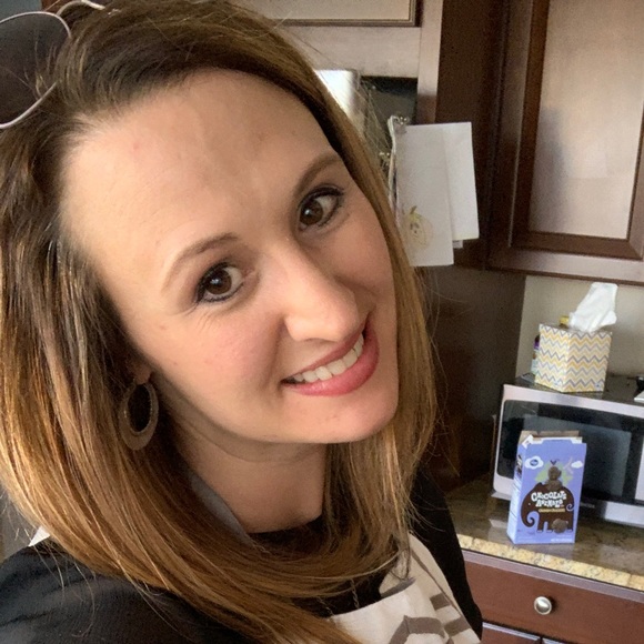 Meet your Posher, Ashela - Picture 1 of 1